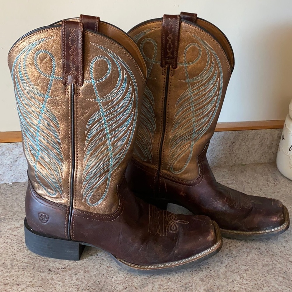 Cowboy ariat boots